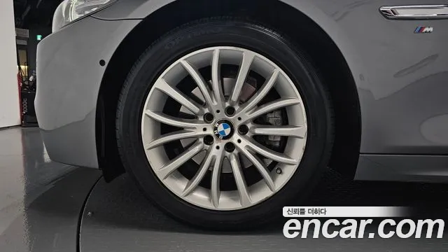 BMW 5-Series 2016 thumb 4
