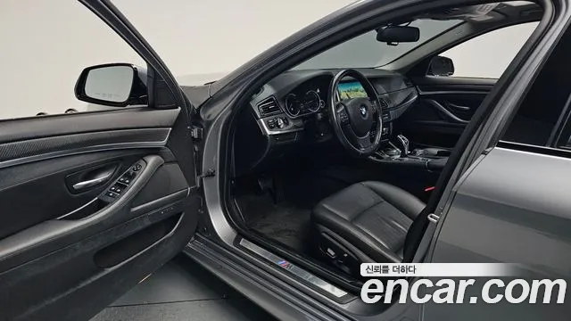 BMW 5-Series 2016 thumb 9