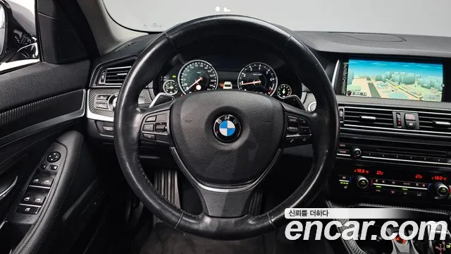 BMW 5-Series 2016 thumb 12