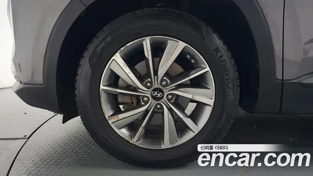 Hyundai Santa Fe 2019 thumb 4