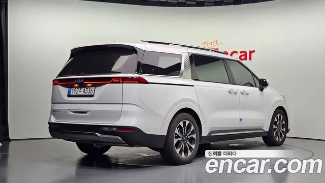 Kia Carnival 2023 thumb 2