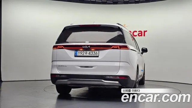 Kia Carnival 2023 thumb 4