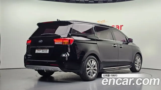 Kia Carnival 2018 thumb 2