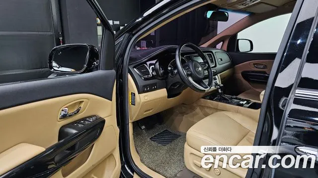 Kia Carnival 2018 thumb 10