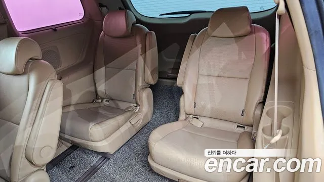 Kia Carnival 2018 thumb 11