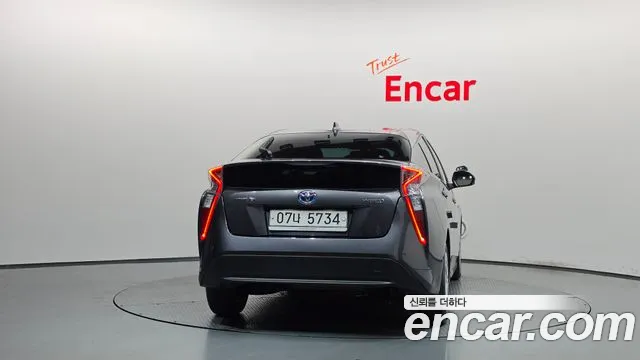 Toyota Prius 2018 thumb 4