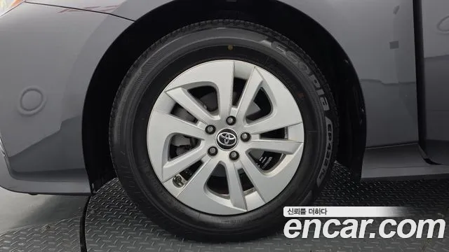 Toyota Prius 2018 thumb 5