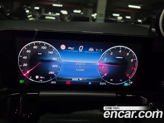 Mercedes-Benz GLA 2025 thumb 9