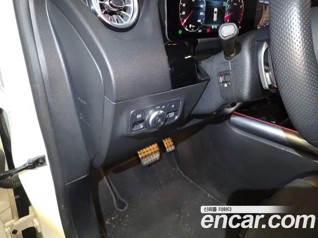 Mercedes-Benz GLA 2025 thumb 10