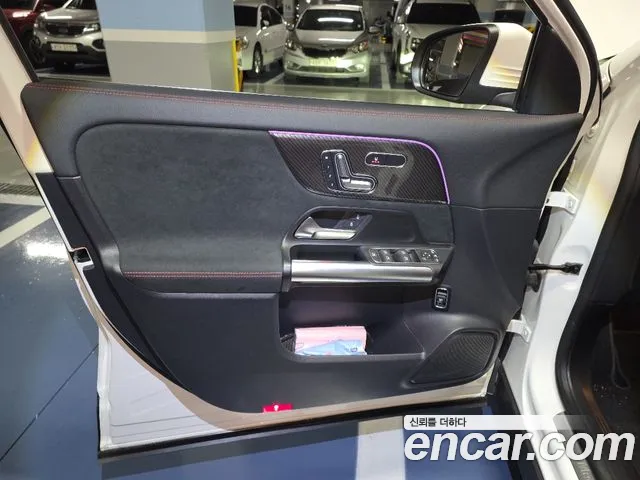 Mercedes-Benz GLA 2025 thumb 11