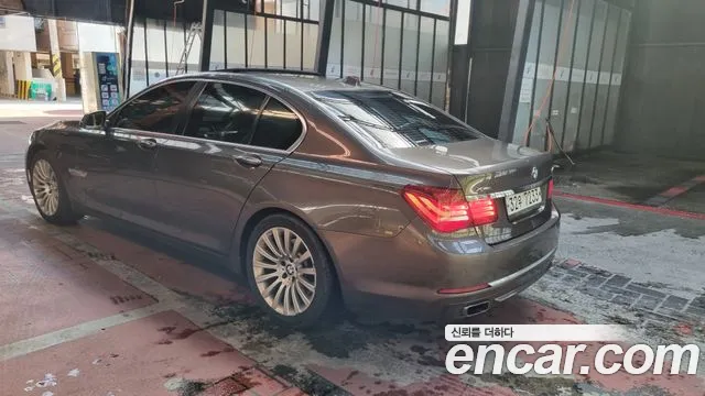 BMW 7-Series 2013 thumb 4