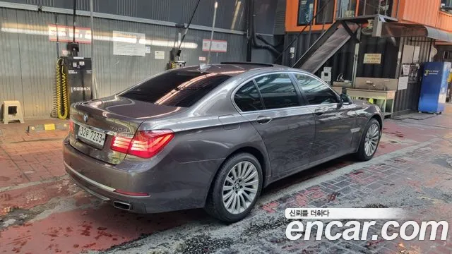 BMW 7-Series 2013 thumb 6