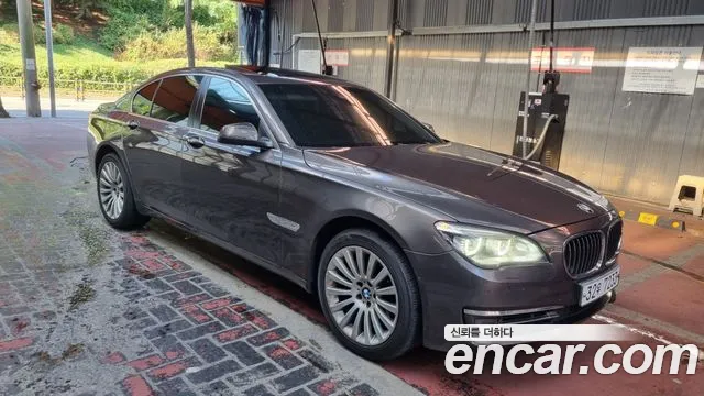 BMW 7-Series 2013 thumb 8