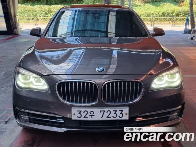 BMW 7-Series 2013 thumb 12
