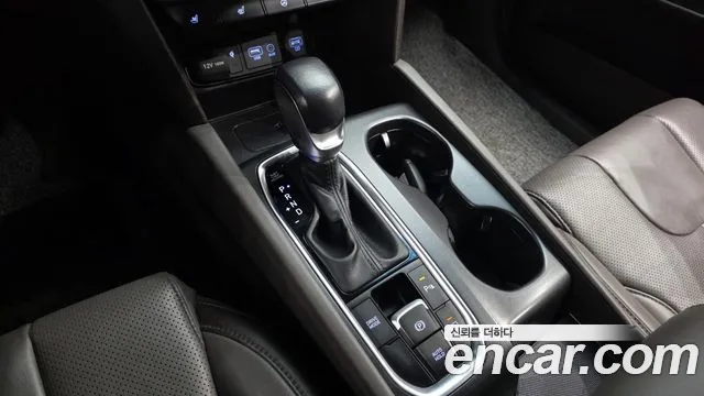Hyundai Santa Fe 2018 thumb 8