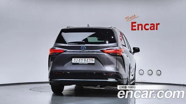 Toyota Sienna 2023 thumb 4