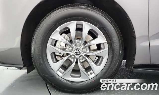 Toyota Sienna 2023 thumb 5