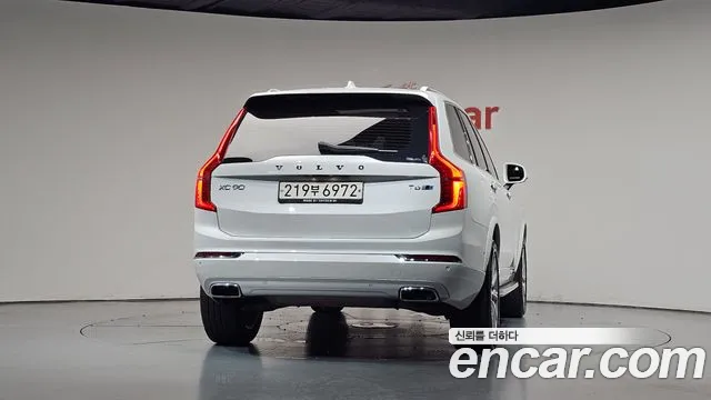 Volvo XC90 2017 thumb 3