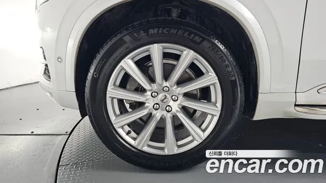 Volvo XC90 2017 thumb 4