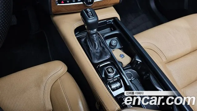 Volvo XC90 2017 thumb 8