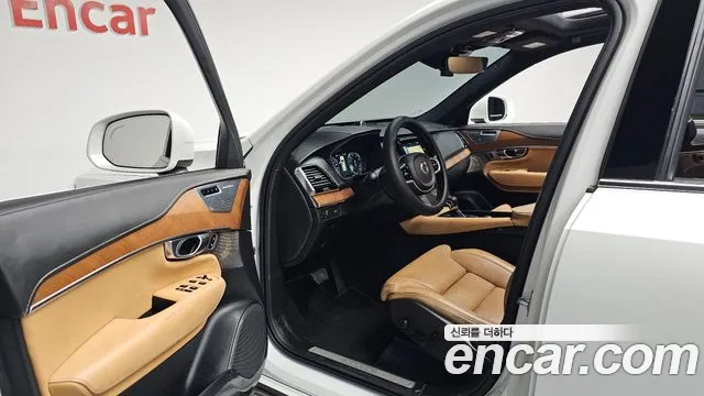 Volvo XC90 2017 thumb 9