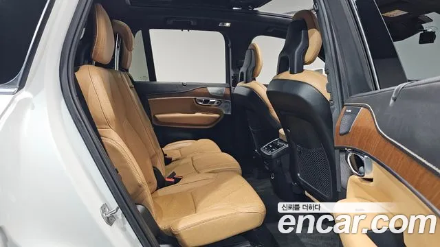 Volvo XC90 2017 thumb 10