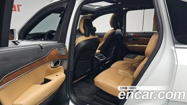 Volvo XC90 2017 thumb 11