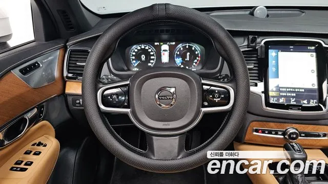 Volvo XC90 2017 thumb 12