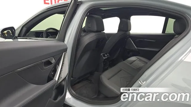 BMW 5-Series 2025 thumb 11