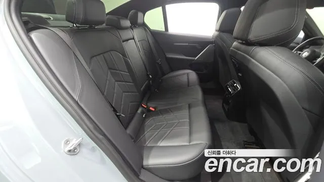 BMW 5-Series 2025 thumb 12
