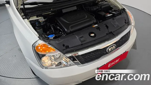 Kia Carnival 2014 thumb 6