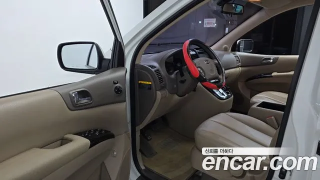 Kia Carnival 2014 thumb 10