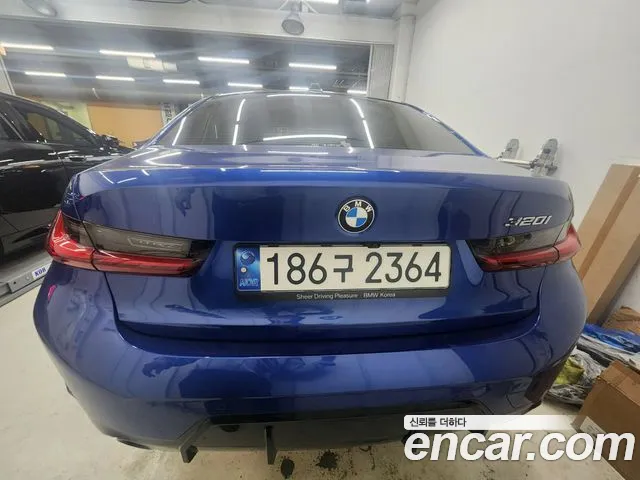 BMW 3-Series 2023 thumb 4