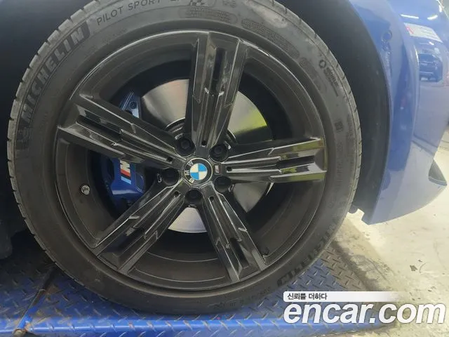 BMW 3-Series 2023 thumb 5