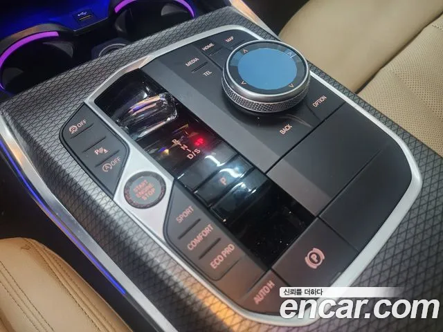 BMW 3-Series 2023 thumb 9