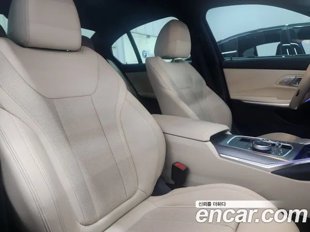 BMW 3-Series 2023 thumb 10