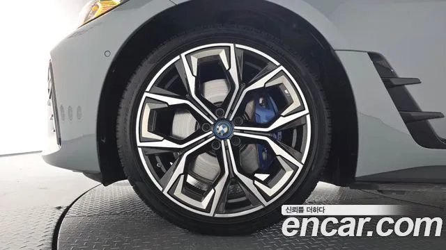 BMW i4 2023 thumb 4