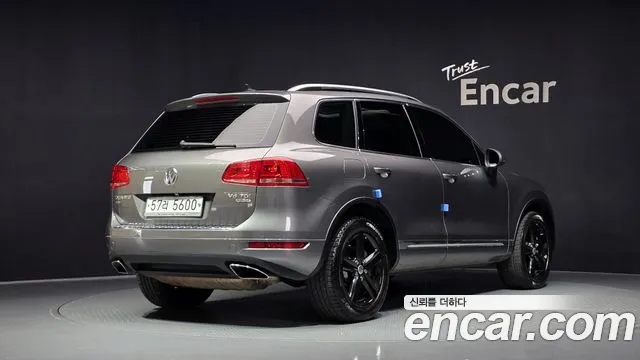 Volkswagen Touareg 2012 thumb 2