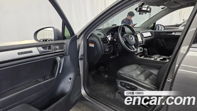 Volkswagen Touareg 2012 thumb 10
