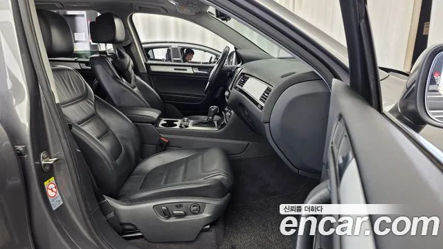 Volkswagen Touareg 2012 thumb 11