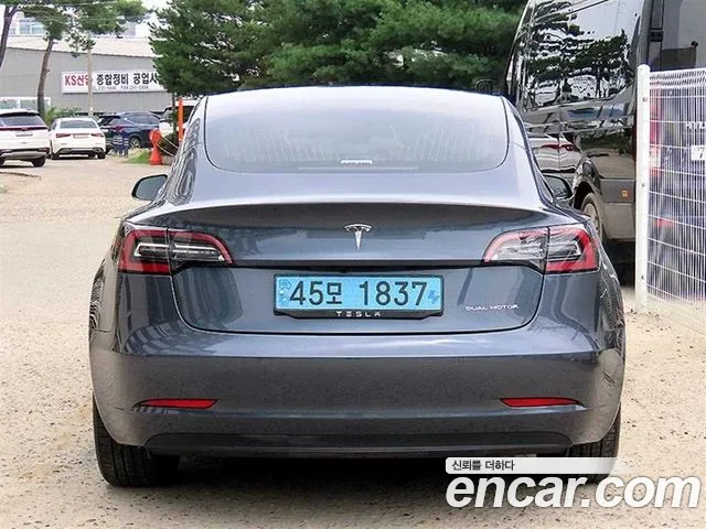 Tesla Model 3 2020 thumb 4