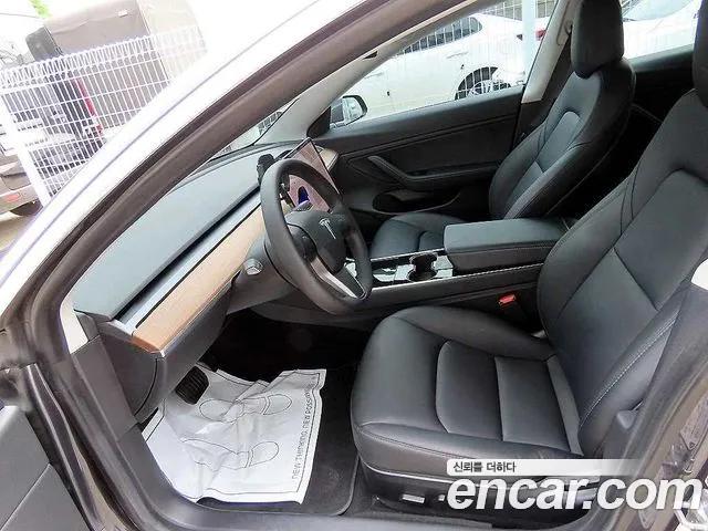 Tesla Model 3 2020 thumb 5
