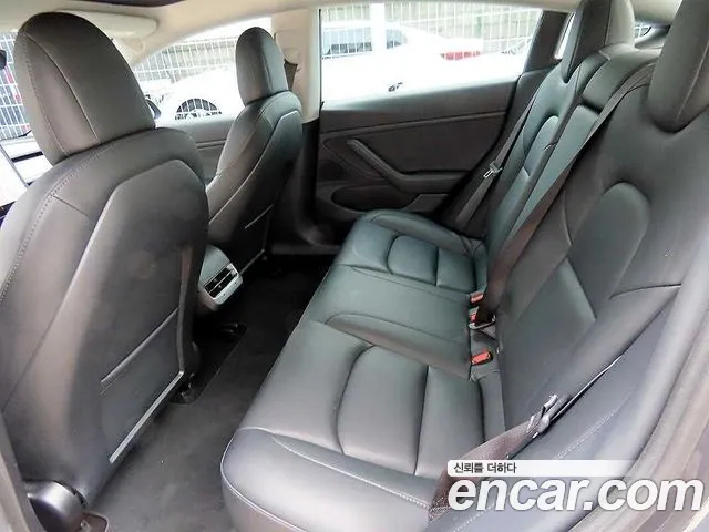 Tesla Model 3 2020 thumb 6