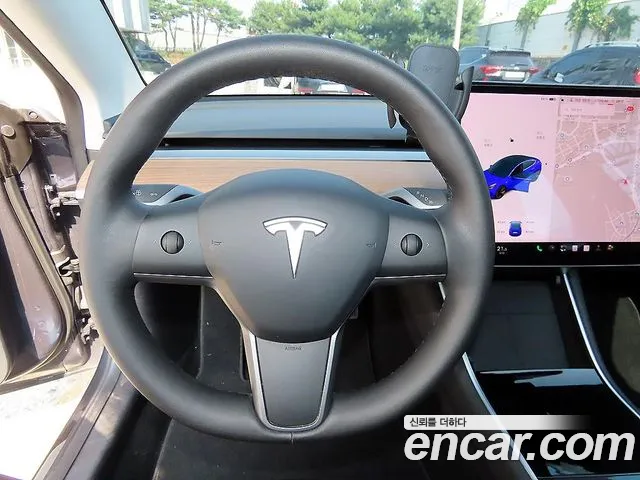 Tesla Model 3 2020 thumb 8