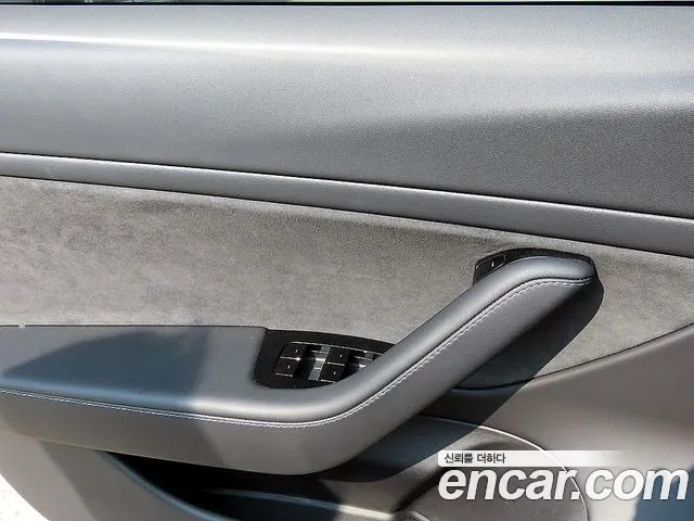 Tesla Model 3 2020 thumb 10