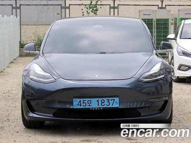 Tesla Model 3 2020 thumb 11