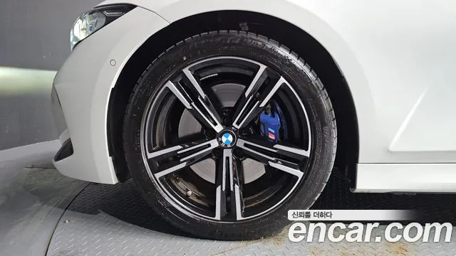 BMW 3-Series 2023 thumb 5