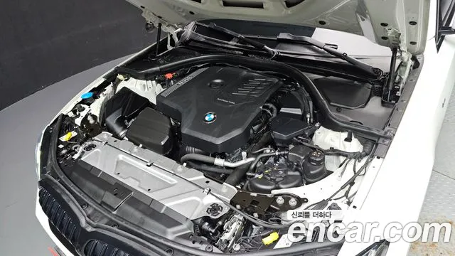 BMW 3-Series 2023 thumb 6