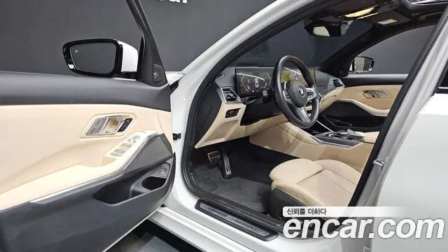 BMW 3-Series 2023 thumb 10