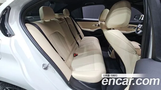 BMW 3-Series 2023 thumb 11